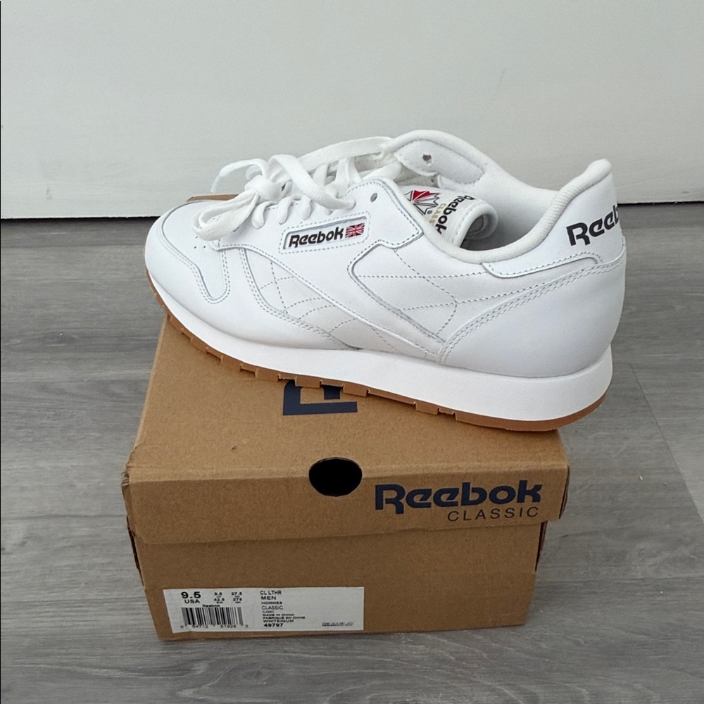 Unworn Reebok Classic White Leather Shoes Size 9.5 - BRAND NEW!